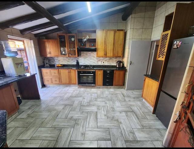 5 BEDROOM HOUSE FOR SALE IN ELDORAIGNE